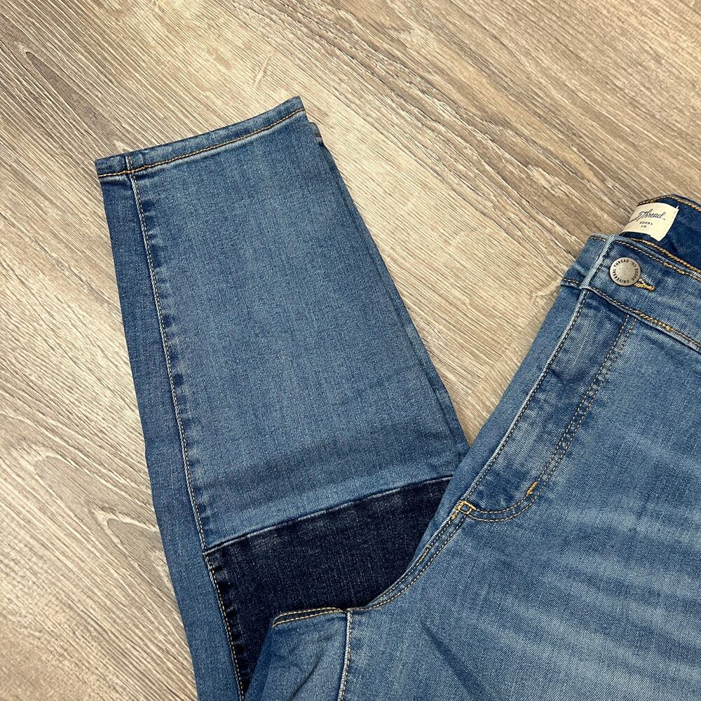 Universal Thread Women's High-Rise Patched Jeans - Size 10/30R - NWT - Picture 3 of 12